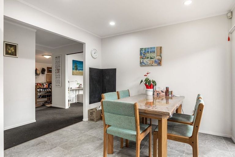 Photo of property in 11 Jillteresa Crescent, Half Moon Bay, Auckland, 2012