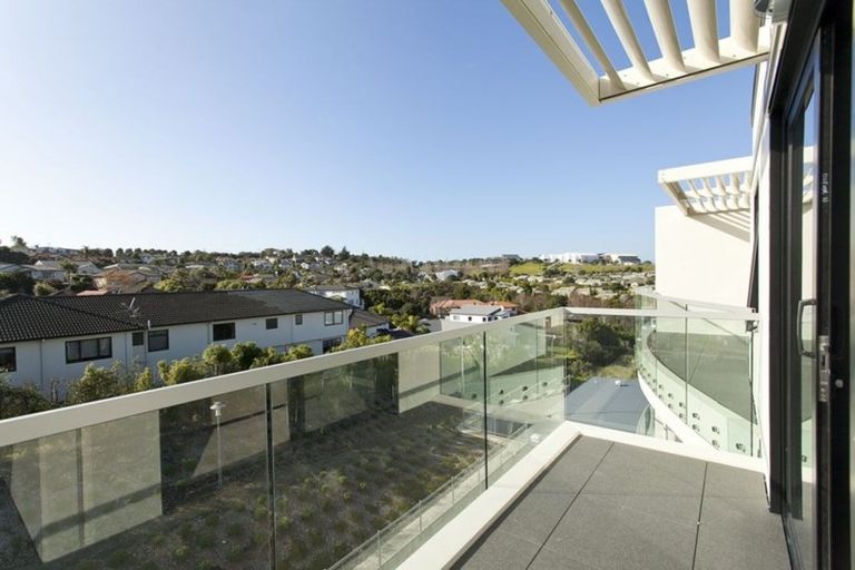 Photo of property in Apollo Apartments, 201/46 Rosedale Road, Rosedale, Auckland, 0632