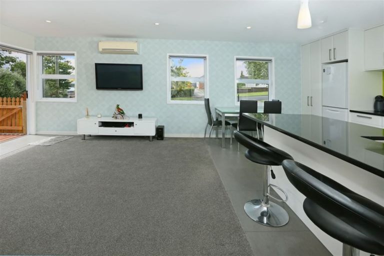 Photo of property in 124 Flanshaw Road, Te Atatu South, Auckland, 0610