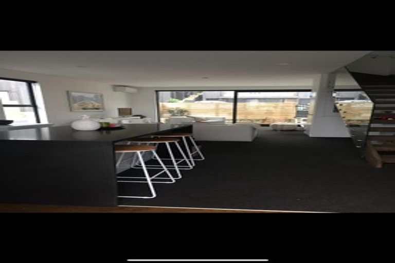 Photo of property in 2/20 Trent Street, Island Bay, Wellington, 6023