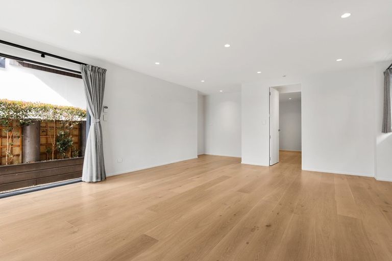 Photo of property in 19 Kinmont Rise, East Tamaki Heights, Auckland, 2016