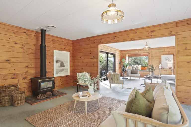 Photo of property in 14 Cochran Road, Oratia, Auckland, 0604