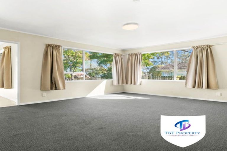 Photo of property in 400 Roscommon Road, Clendon Park, Auckland, 2103