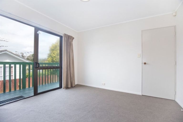 Photo of property in 10 Frosses Place, Massey, Auckland, 0614
