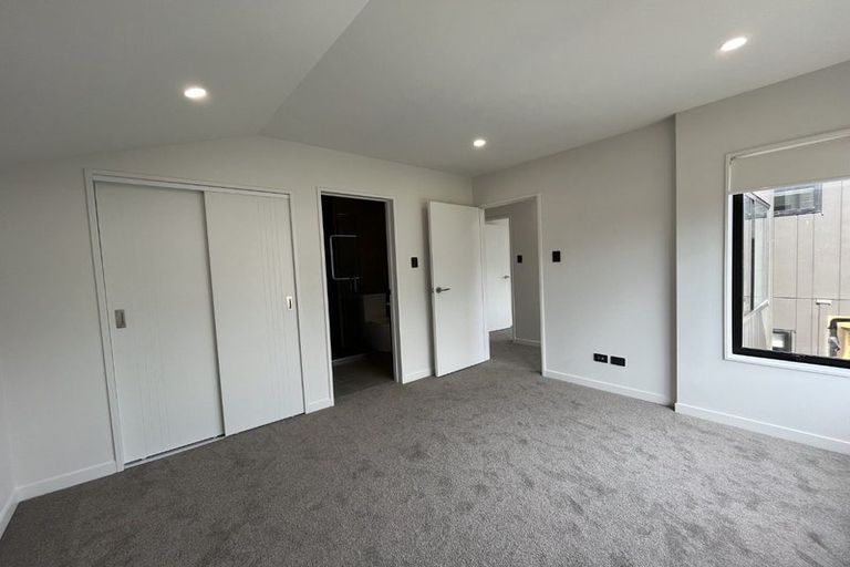 Photo of property in 98f Royal Road, Massey, Auckland, 0614