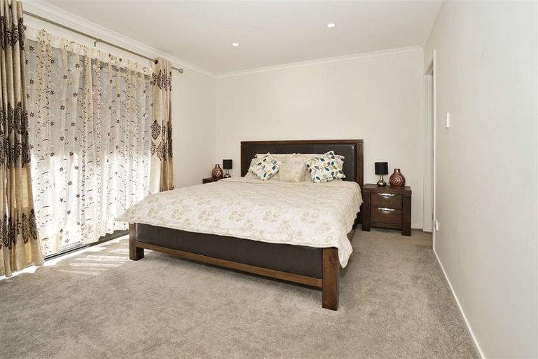 Photo of property in 2 Faber Place, Rototuna North, Hamilton, 3210