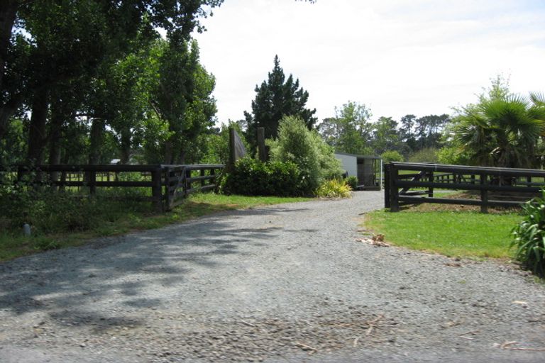 Photo of property in 103 Riverland Road, Kumeu, 0892