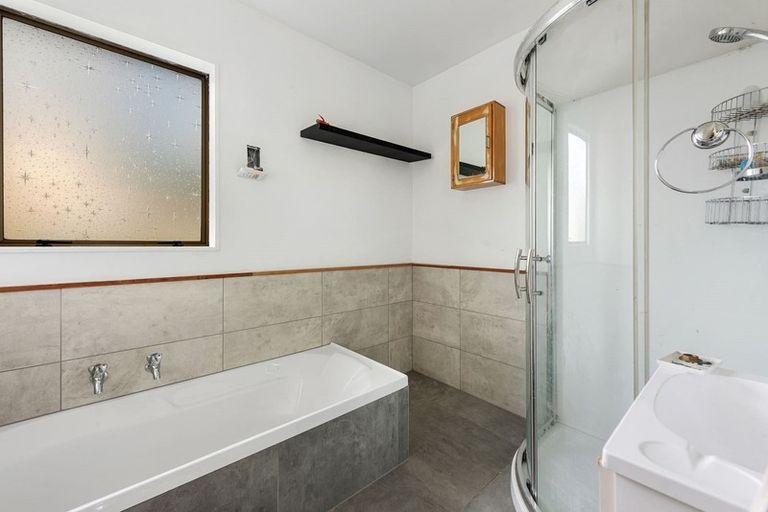 Photo of property in 5 Edelweiss Grove, Timberlea, Upper Hutt, 5018