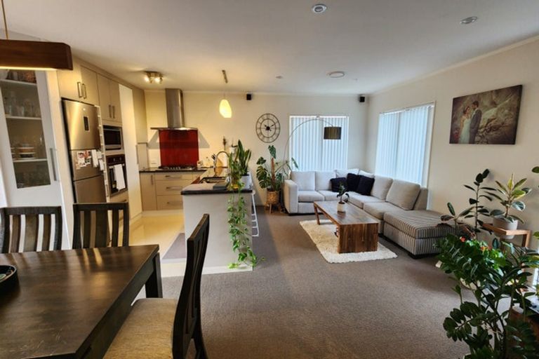 Photo of property in 2 Broadfield Street, Massey, Auckland, 0614