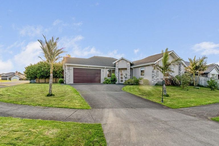 Photo of property in 10 Fred White Drive, Kumeu, 0810