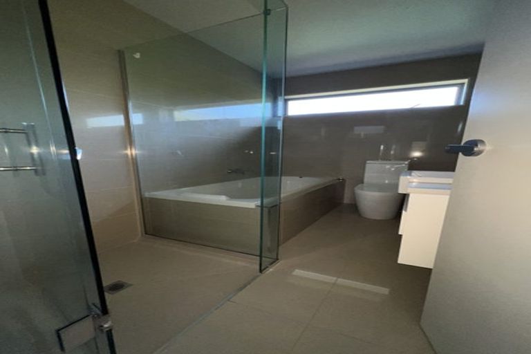 Photo of property in 17a Wyoming Avenue, Murrays Bay, Auckland, 0630