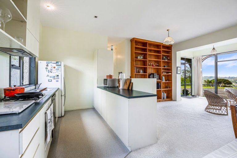 Photo of property in 11 Buckleys Track, Paremoremo, Auckland, 0632