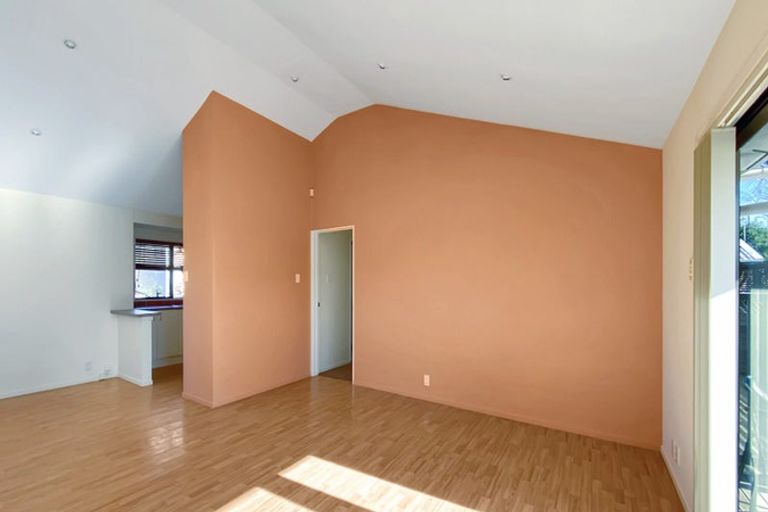 Photo of property in 4/390 West Coast Road, Glen Eden, Auckland, 0602