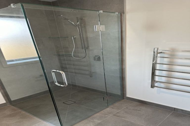 Photo of property in 32 Solitude Crescent, Kelvin Grove, 4414