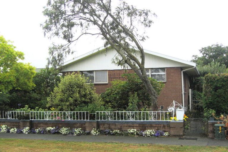 Photo of property in 32 Strathfield Avenue, Dallington, Christchurch, 8061