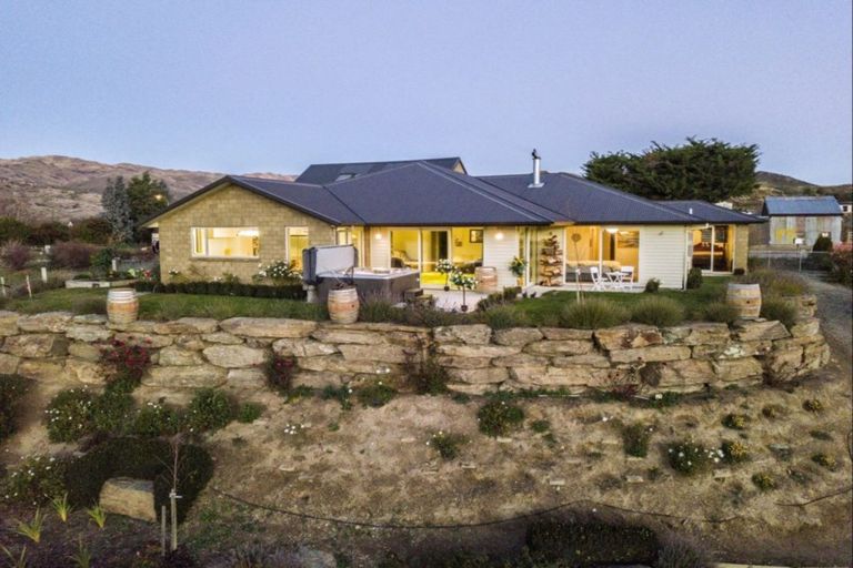 Photo of property in 21 Terrace Street, Nevis, Cromwell, 9384