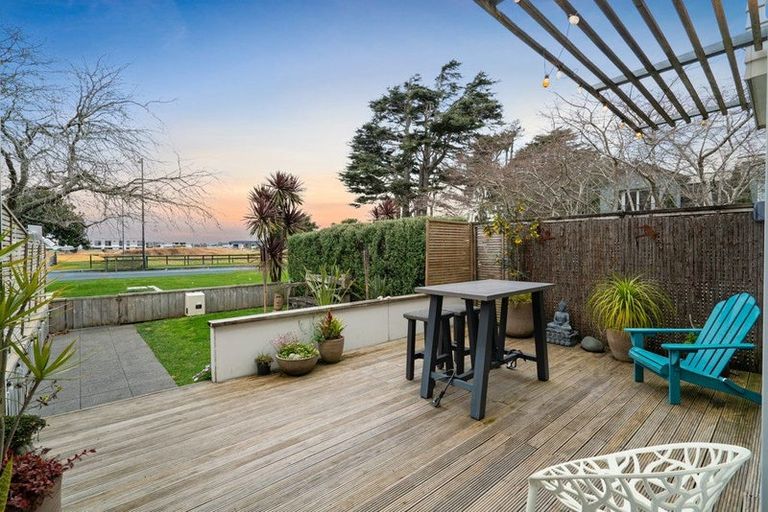 Photo of property in 16 Willow Camp Road, Takanini, 2112