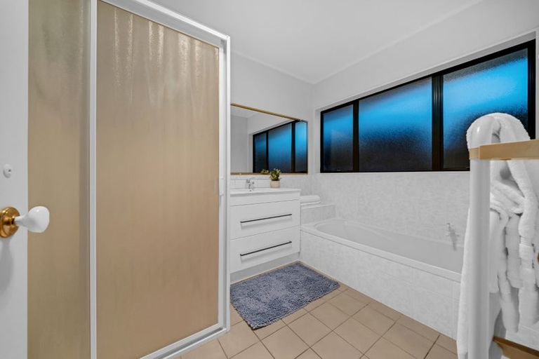 Photo of property in 18 Chippewa Place, Conifer Grove, Takanini, 2112