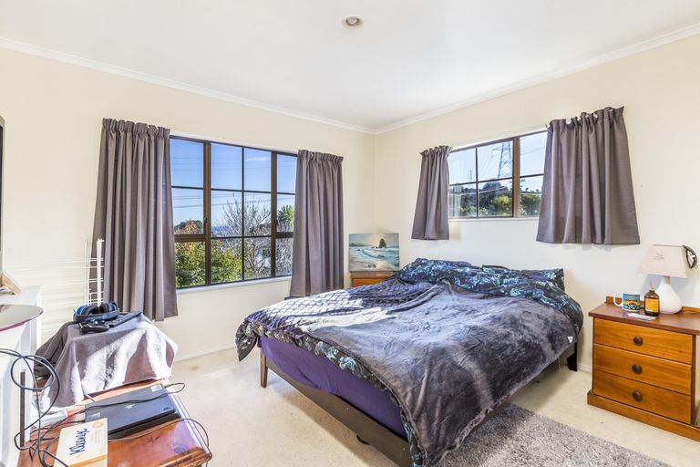 Photo of property in 30 Hoskins Avenue, Hillsborough, Auckland, 1042