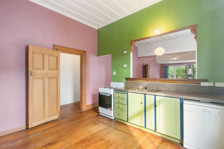 Photo of property in 82 View Road, Henderson, Auckland, 0612