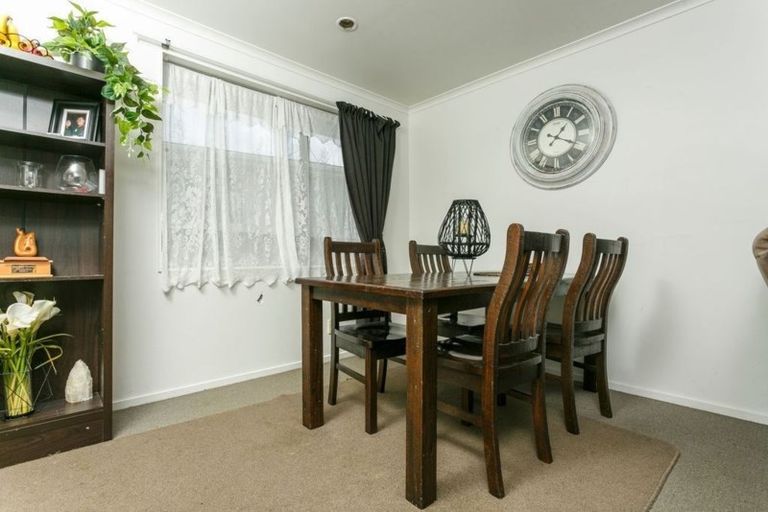 Photo of property in 44a Longburn Road, Henderson, Auckland, 0610