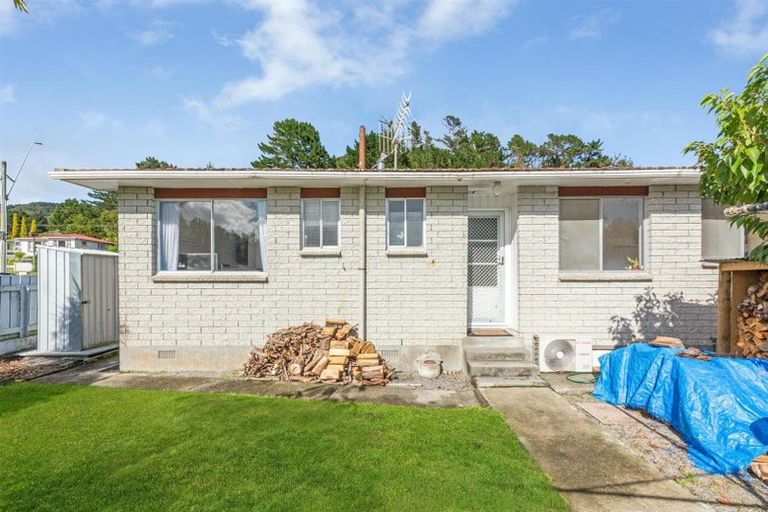 Photo of property in 96a Wainuiomata Road, Wainuiomata, Lower Hutt, 5014