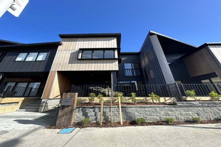 Photo of property in 126 Te Oneroa Way, Long Bay, Auckland, 0630