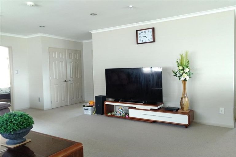 Photo of property in 13 Strundeen Close, Flat Bush, Auckland, 2016