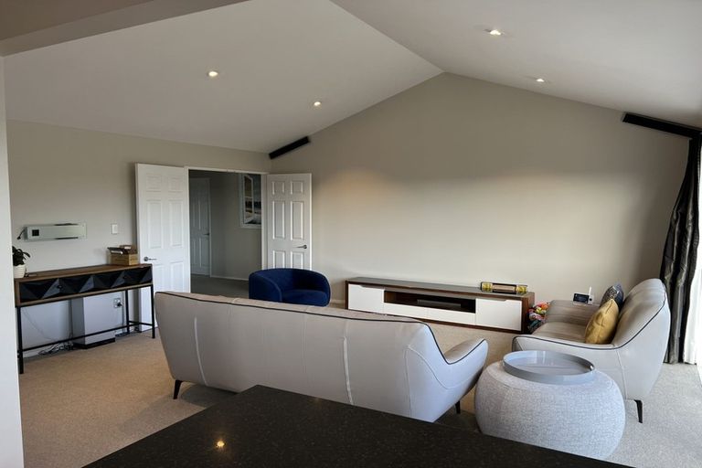 Photo of property in 26 Bernleigh Terrace, West Harbour, Auckland, 0618