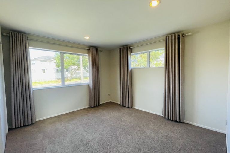 Photo of property in 4a Marina View Drive, West Harbour, Auckland, 0618