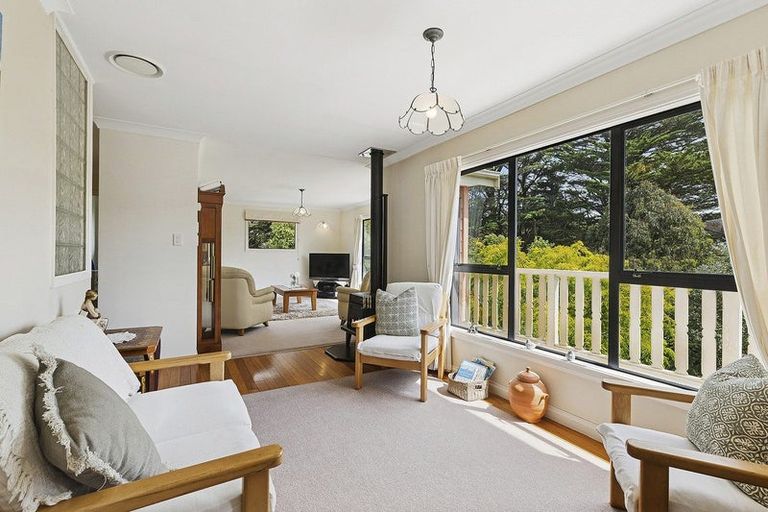 Photo of property in 10 Joseph Banks Drive, Whitby, Porirua, 5024