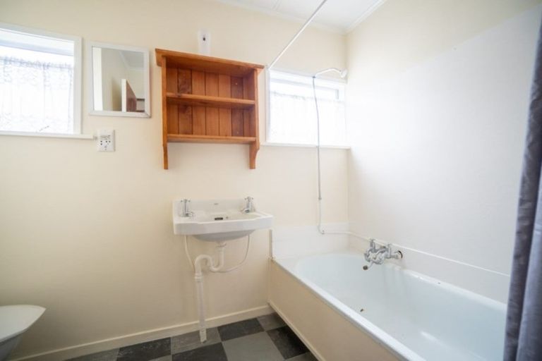 Photo of property in 330 Featherston Street, Palmerston North, 4414