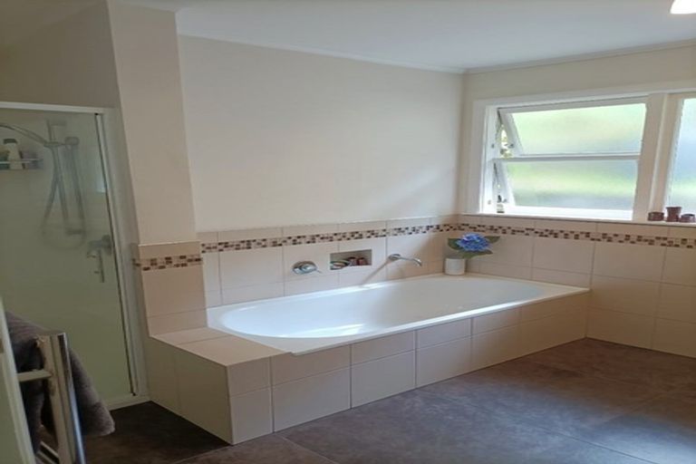 Photo of property in 17a Blue Mountains Road, Silverstream, Upper Hutt, 5019