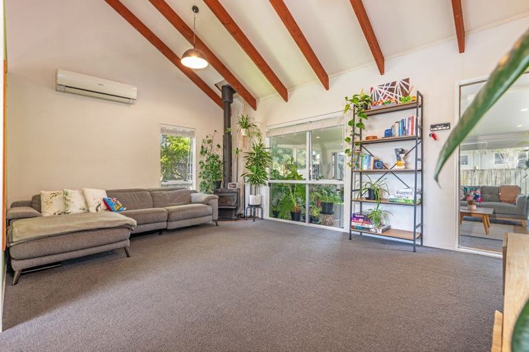 Photo of property in 19 Peppertree Glade, Kelvin Grove, Palmerston North, 4414