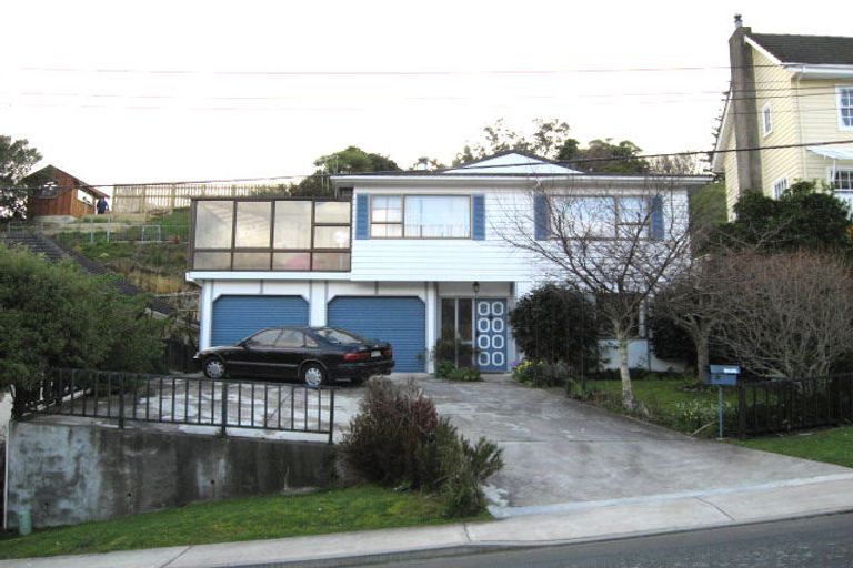 Photo of property in 11 David Crescent, Karori, Wellington, 6012
