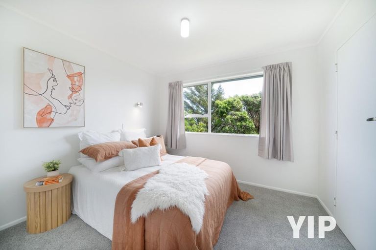 Photo of property in 29a Chetwode Grove, Newlands, Wellington, 6037