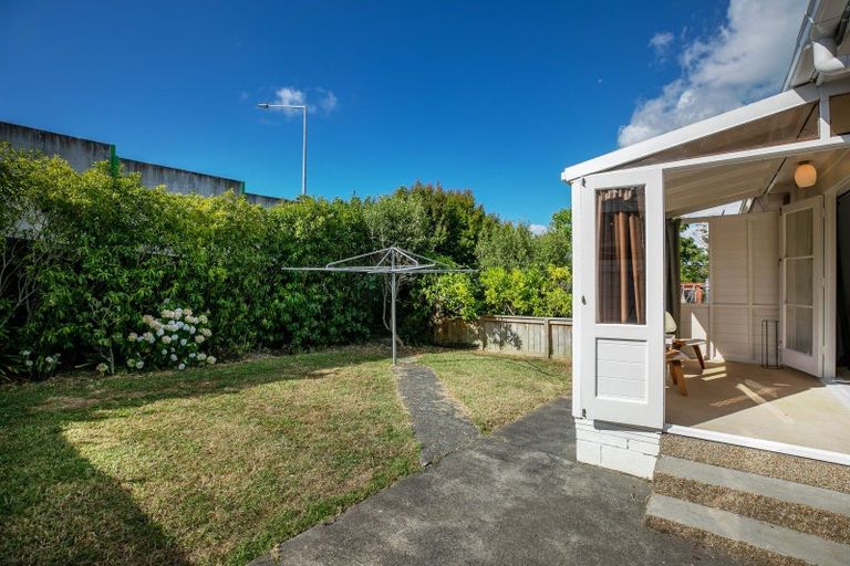 Photo of property in 2/34a Parr Road South, Point Chevalier, Auckland, 1025