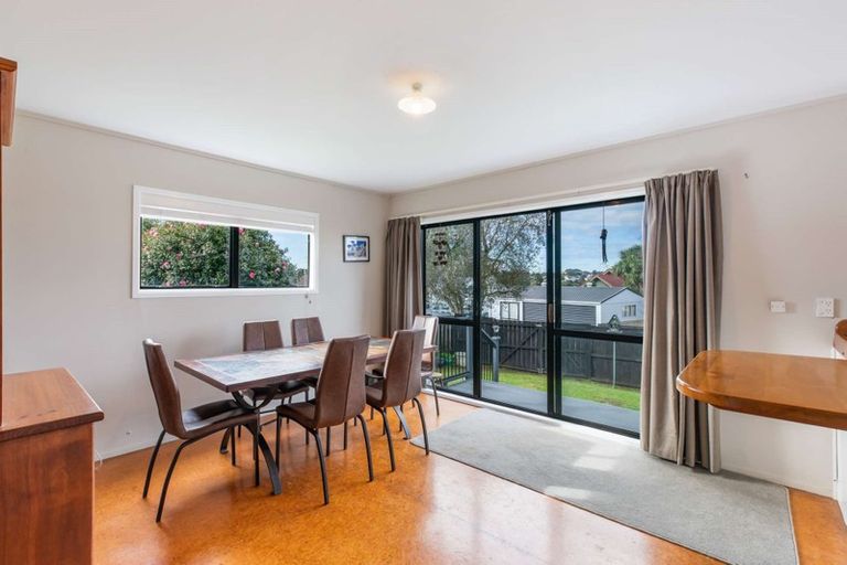 Photo of property in 21 Riverside Drive, Waiuku, 2123