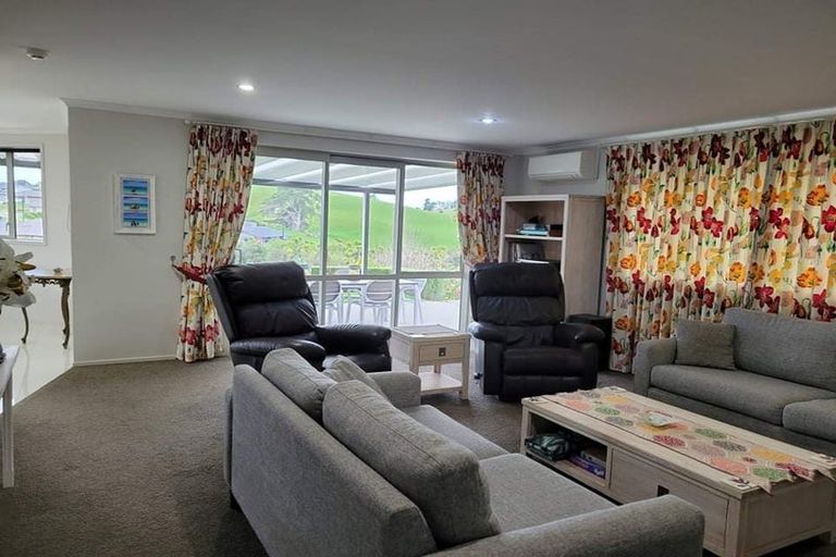 Photo of property in 28 Helenslee Road, Pokeno, 2402