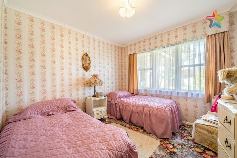 Photo of property in 1 Craig Grove, Elderslea, Upper Hutt, 5018