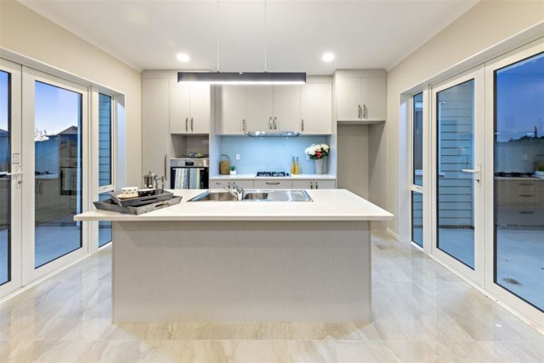 Photo of property in 10 Warbler Crescent, Papakura, 2110