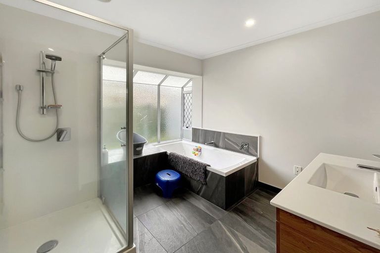 Photo of property in 126 John F Kennedy Drive, Milson, Palmerston North, 4414