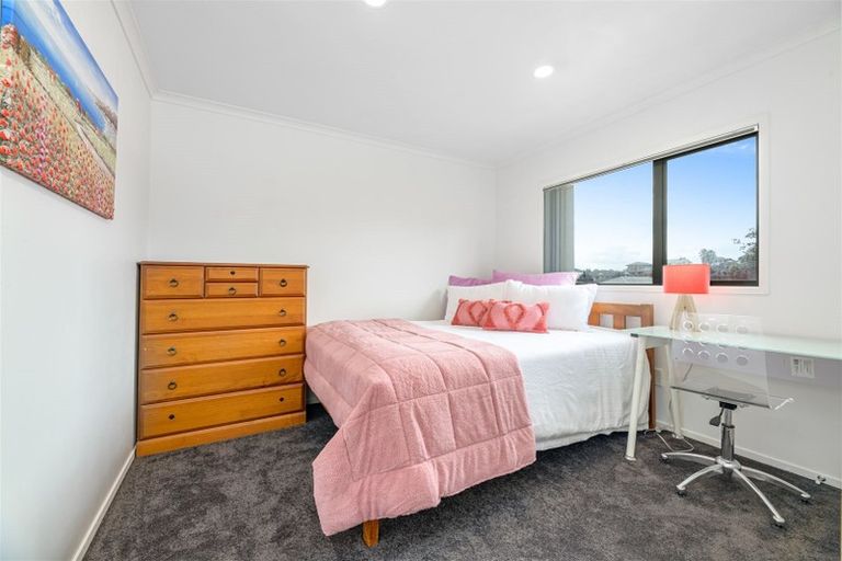 Photo of property in 27 Toledo Avenue, Henderson, Auckland, 0612