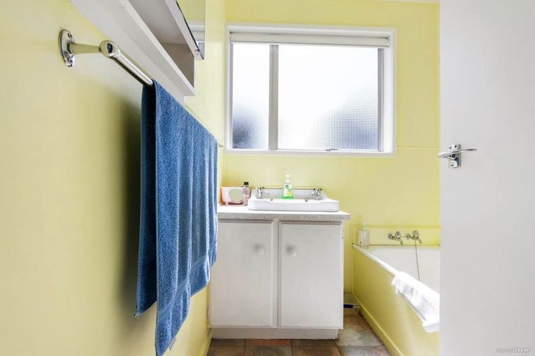 Photo of property in 50 Chilcott Road, Henderson, Auckland, 0612