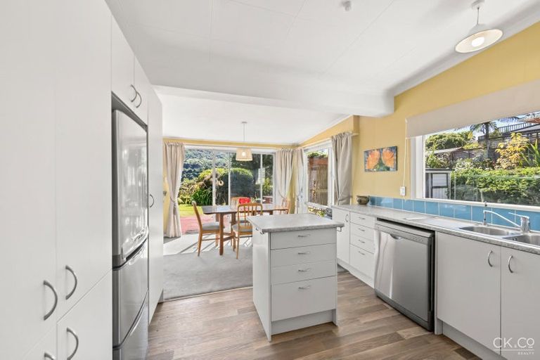 Photo of property in 7 Manor Drive, Stokes Valley, Lower Hutt, 5019