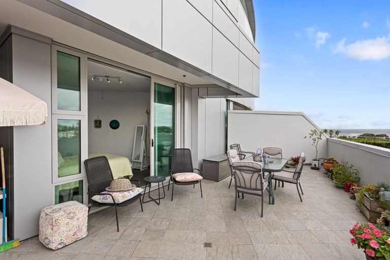 Photo of property in 415/11 Tamariki Avenue, Kelston, Auckland, 0602