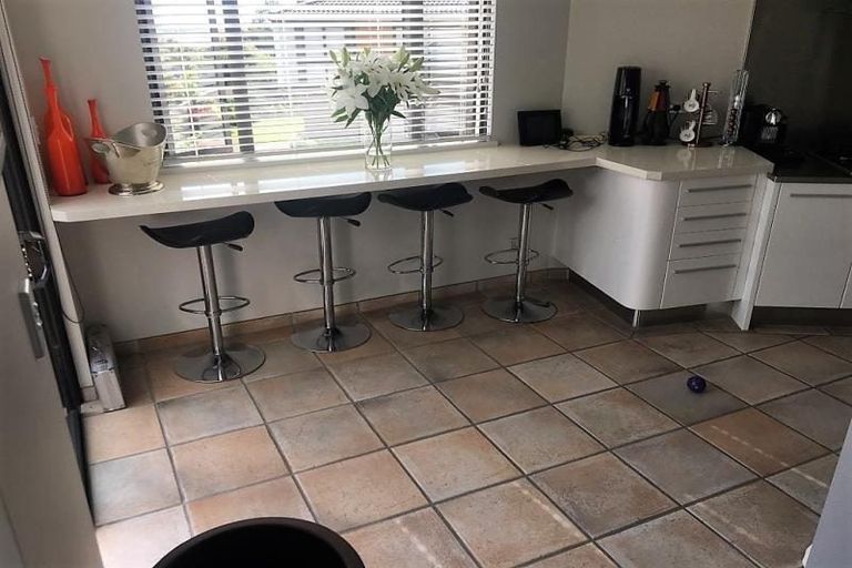 Photo of property in 49a Renoir Street, West Harbour, Auckland, 0618