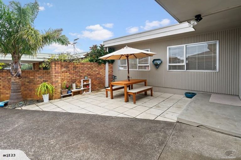 Photo of property in 2/37 Galvan Avenue, Sunnyhills, Auckland, 2010