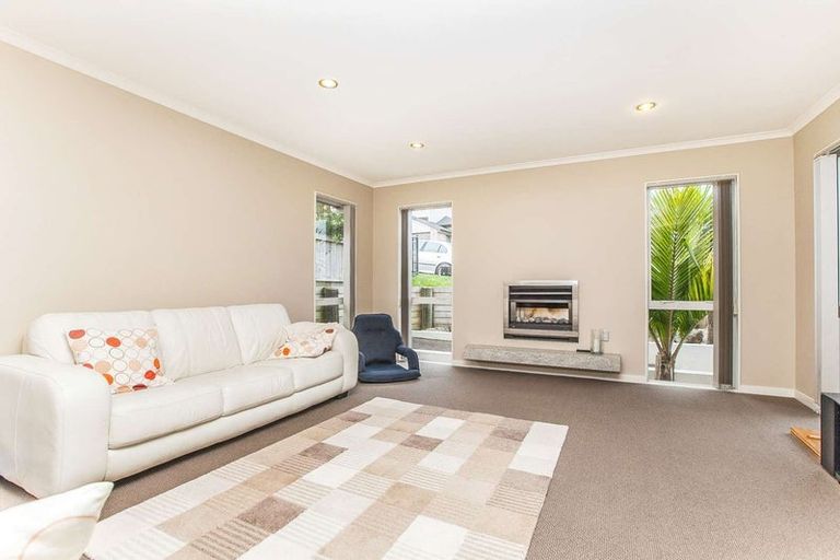 Photo of property in 6 Hilton Close, Fairview Heights, Auckland, 0632