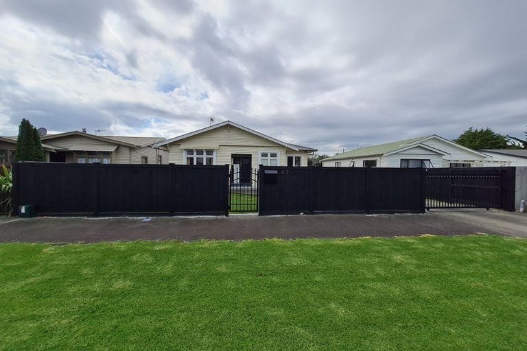 Photo of property in 47 Burns Avenue, Takaro, Palmerston North, 4412